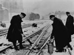 Weichenauftauarbeiten bei -17 Grad mittels Gasbrenner in Hamburg Hbf. (1938) <i>Foto: RVM  (Hollnagel)</i>