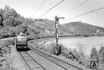 E 10 112 (Bw Heidelberg) fährt auf der linken Rheinstrecke zwischen Oberwinter und Remagen südwärts. (1962) <i>Foto: Fischer</i>