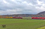 My 1149 und My 1155 der Altmark Rail begegnen mit einem Wiebe-Umbauzug der nordwärts fahrenden 185 240 bei Nörten-Hardenberg zwischen Northeim und Göttingen. Auf der Neubaustrecke ist gerade ein ICE (401) unterwegs. So sähe wahrscheinlich eine permanente Streckenbelegung in den Wunschträumen der DB-Oberen aus, in der Realität musste hier Photoshop ein wenig nachhelfen. (19.11.2017) <i>Foto: Joachim Schmidt</i>