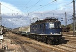 118 039-7 verlässt vor einem Eilzug (Hof - Kaiserslautern) den Bahnhof Lauda. (21.10.1978) <i>Foto: Peter Schiffer</i>