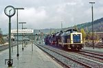 Ankunft des Sonderzuges Dsts 89794 aus Probstzella mit der Osnabrücker 211 096 und 95 0009 mit 03 2155 in Dieringhausen. (24.11.1984) <i>Foto: Joachim Bügel</i>