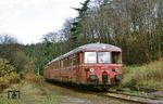 515 619 und 515 630 als N 6014 (Wuppertal-Elberfeld - Wuppertal-Cronenberg) bei der Fahrt durch das Wuppertaler Burgholz.  (01.12.1984) <i>Foto: Wolfgang Bügel</i>