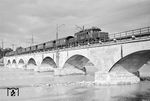 E 94 155 (Bw Freilassing) mit P 1812 auf der Innbrücke in Rosenheim. (18.05.1958) <i>Foto: Helmut Röth</i>