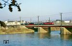 Und der Dsts 80420 nach Trier aus anderer Perspektive auf der Moselbrücke in Koblenz. (30.11.1984) <i>Foto: Joachim Bügel</i>