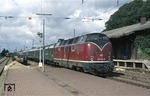 221 125-8 durchfährt vor D 734 (Norddeich - Köln) den Bahnhof Greven. (31.08.1978) <i>Foto: Peter Schiffer</i>