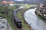 Durch das kurvenreiche Trauntal führt 144 187-2 einen Personenzug nach Ruhpolding bei Eisenärzt. (01.05.1979) <i>Foto: Peter Schiffer</i>