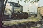 93 289 (Hohenzollern, Baujahr 1918) macht sich in Berlin-Grunewald mit Rangierarbeiten am Stellwerk "Gdr" (Grunewald Ringbf) nützlich. (03.11.1962) <i>Foto: Theodore Shrady</i>