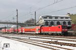 112 166 fährt mit RE 29722 (Krefeld - Rheine) aus Wuppertal-Oberbarmen. (04.12.2010) <i>Foto: Joachim Bügel</i>