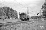 E 32 108 (Bw Rosenheim) als Lz unterwegs bei Rosenheim. (29.05.1958) <i>Foto: Helmut Röth *</i>