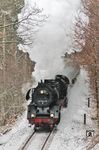 Am nächsten Tag war vom Schnee noch etwas übrig geblieben, als 41 1144 mit RE 16570 "Rodelblitz" (Eisenach - Arnstadt) bei Springstille angedampft kam. (13.02.2011) <i>Foto: Joachim Bügel</i>