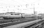 103 004 (Bw München Hbf) verlässt mit TEE 55 "Blauer Enzian" nach Hamburg den Münchener Hauptbahnhof. (07.09.1973) <i>Foto: Dieter Kempf</i>
