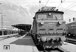 In Innsbruck Hbf steht ÖBB 1670.27 mit einem Personenzug zum Brennerpass. (28.09.1973) <i>Foto: Dieter Kempf</i>
