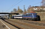 NX 110 469 (Abnahme am 27.05.1966) schiebt den NationalExpress-Ersatzug RB 20159 durch den Haltepunkt Wuppertal-Sonnborn. (21.02.2018) <i>Foto: Wolfgang Bügel</i>