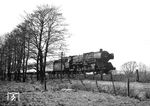 01 167 (Bw Bremen) mit einem Eilzug zwischen Sottrum und Rotenburg/Wümme auf dem Weg nach Hamburg. (12.1967) <i>Foto: Detlev Luckmann</i>