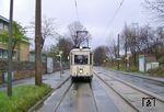 Am letzten Tag des Oberflächen-Straßenbahn-Betriebs in Dortmund fand eine Sonderfahrt mit dem Museums-Tw 279 (Baujahr 1949) statt, der hier in der Heyden-Rynsch-Straße an der Haltestelle "Auf dem Brümmer" wartet. (21.03.2007) <i>Foto: Björn Christoffel</i>