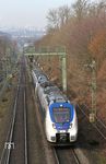 Auch die Züge von National-Express wurden von Opladen aus über die Güterzugstrecke nach Düsseldorf und weiter über die Steilrampe umgeleitet. Hier ist RB 32420 von Köln Hbf nach Wuppertal-Oberbarmen zwischen Erkrath und Hochdahl unterwegs. (09.03.2018) <i>Foto: Joachim Bügel</i>