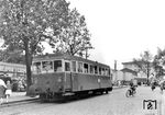 Triebwagen VT 40 der Moselbahn (Wismar, Baujahr 1936) im Endpunkt der Bahn in der Kürenzer Straße am Trierer Hauptbahnhof. (1958) <i>Foto: Reinhard Todt</i>