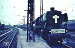 50 1789 (Bw Euskirchen) ist mit einem Pilgersonderzug in Koblenz Hbf unterwegs.  (1966) <i>Foto: Robin Fell</i>