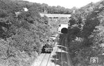93 749 verlässt vor P 1586 den 175 m langen Dorrenberg-Tunnel auf der Rheinischen Strecke in Wuppertal-Ottenbruch. (1930) <i>Foto: DLA Darmstadt (Bellingrodt)</i>