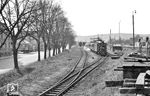 99 7204 stellt im Schmalspur-Güterbahnhof von Mosbach einen Gmp zusammen, gleich wird sie in den Personenbahnhof vorziehen. Rechts verläuft die DB-Strecke Neckarelz - Osterburken.  (17.03.1962) <i>Foto: Gerd Wolff</i>