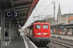 Eine der ältesten noch im Einsatz befindlichen 110er ist die zu DB-Fernverkehr gehörende 115 198 (ex E 10 198, Abnahme am 05.11.1958), die hier mit PbZ 2470 (Frankfurt Hbf - Dortmund Bbf) durch den Bahnhof Solingen Hbf fährt.  (28.03.2018) <i>Foto: Joachim Bügel</i>