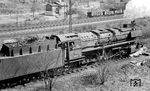 44 1647 verlässt das Bw Altenhundem, um im nahen Güterbahnhof einen Zug zu übernehmen. (13.04.1963) <i>Foto: Gerhard Moll</i>