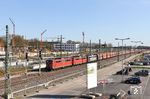 Den mittlerweile völlig umgekrempelten Bahnhof Opladen durchfahren 151 014 und 151 004 mit 151 151 (RBH 276) vor GM 60289 (Großkrotzenburg - Oberhausen West). (06.04.2018) <i>Foto: Joachim Bügel</i>