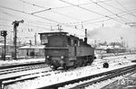 Die seit Januar 1947 zum Bw Stuttgart gehörende 75 067 (Esslingen, Baujahr 1920) sorgte für die reibungslose Bereitstellung der Züge im Stuttgarter Kopfbahnhof. (11.01.1959) <i>Foto: Helmut Röth *</i>