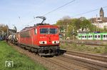 155 004 gehört mittlerweile zur Railpool GmbH (München) und ist an die DB Cargo AG (Mainz) vermietet. Hier fährt sie vor EZ 51276 nach Gremberg durch Wuppertal-Steinbeck. (18.04.2018) <i>Foto: Wolfgang Bügel</i>
