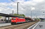 185 376 fährt mit EZ 51275 (Hagen-Vorhalle - Gremberg) durch Solingen Hbf. (26.04.2018) <i>Foto: Joachim Bügel</i>