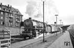 Ein Jahr nach der Aufnahme von 44 945 (vgl. Bild-Nr. 51379) war der Bi-Wagenpark des P 4178 durch B3yg-Wagen ersetzt worden und verlässt hier mit 44 358 (Bw Dillenburg) den Bahnhof Siegen. (18.03.1962) <i>Foto: Gerhard Moll</i>
