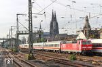 181 211 mit PbZ 2470 (Frankfurt/M Hbf - Dortmund Bbf) zwischen Köln Hbf und Köln Bbf am Hansaring. (27.04.2018) <i>Foto: Joachim Bügel</i>