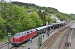 Nachdem 01 202 in Trier in einen Personenunfall verwickelt war, sprang ersatzweise die V 200 033 der Hammer Eisenbahnfreunde ein und bespannte in Gerolstein den DPE 61941 nach Trier. (28.04.2018) <i>Foto: Joachim Bügel</i>