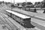Ein VT 32 verlässt den Lindauer Hauptbahnhof. (06.1952) <i>Foto: Toni Schneiders</i>