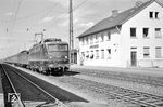 E 10 177 (Bw Heidelberg) fährt mit D 270 (Dortmund - Basel SBB) durch Appenweier auf dem Weg nach Offenburg. (05.04.1959) <i>Foto: Helmut Röth *</i>