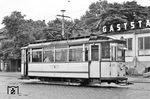 Tw 28 der VEB (K) Verkehrsbetriebe Halberstadt wurde noch 1975 im Reichsbahn Ausbesserungswerk (RAW) Berlin-Schöneweide modernisiert. Hier noch das Fahrzeug im Originalzustand in Halberstadt unterwegs. (28.06.1966) <i>Foto: Will A. Reed</i>