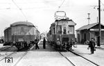 Zugkreuzung zweier Züge der Linzer Lokalbahn in Dörnbach, rechts der ET 22.104.  (19.04.1962) <i>Foto: Gerd Wolff</i>