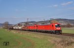 Die fast fabrikneuen 187 125 und 187 136 fahren mit einem Güterzug bei Lützelsachsen südwärts. (24.03.2018) <i>Foto: Zeno Pillmann</i>
