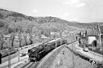 Die seit dem 8. Oktober 1958 neubekesselte 01 192 (Bw Würzburg) fährt mit E 580 nach Kaiserslautern in Heidelberg-Karlstor ein. (25.04.1959) <i>Foto: Helmut Röth *</i>