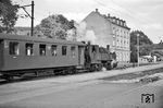 Lok 5 erreicht mit einem Personenzug Ettlingen Stadt. (03.05.1959) <i>Foto: Helmut Röth *</i>