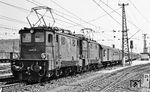 ÖBB 1045.10 und 1045.04 verlassen mit einem Personenzug den Bahnhof Attnang-Puchheim.  (25.07.1971) <i>Foto: Burkhard Wollny</i>