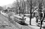 Das modernste Fahrzeug der Straßenbahn Gmunden im Jahr 1962 war der Tw 8 (Lohner-Werke/Kiepe, Baujahr 1961), hier in Gmunden Seebahnhof. (20.04.1962) <i>Foto: Gerd Wolff</i>