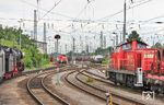 Der Sonderzug schlängelt sich durch die Gleisanlgen des Güterbahnhofs Köln-Kalk Nord. (13.06.2018) <i>Foto: Joachim Bügel</i>