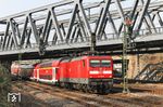 112 161 mit RE 10725 (Rheine - Krefeld) am S-Bahn-Überwerfungsbauwerk in Köln-Mülheim. (29.03.2011) <i>Foto: Joachim Bügel</i>