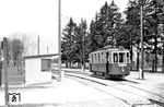 Triebwagen Nr. 5 auf der 8 km langen Überlandstraßenbahn von St. Pölten nach Harland in der Endhaltstelle Harland. (21.04.1962) <i>Foto: Gerd Wolff</i>