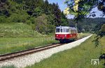 Zug 13 nach Gammertingen unterwegs bei Neufra. (11.06.1987) <i>Foto: Ulrich Neumann</i>