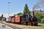 Fast wie früher: 99 633 übernimmt einen Güterzug, der im hinteren Teil aus Rollböcken besteht, im Bahnhof Ochsenhausen. (25.05.2018) <i>Foto: Zeno Pillmann</i>
