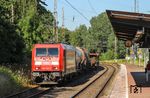 Mit Inbetriebnahme des ESTW Wuppertal entfiel das alte Güterzugumfahrungsgleis zwischen Gruiten und Wuppertal-Vohwinkel. Güterzüge, wie hier 185 375 mit EZ 51491 nach Hagen-Vorhalle, werden nunmehr über das Überholungsgleis zum neuen Abzw. Obgruiten geleitet und von dort in das S-Bahngleis nach Wuppertal. (29.06.2018) <i>Foto: Joachim Bügel</i>