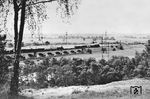 Ein Güterzug mit einer G 12 passiert die Muldebrücke zwischen Bitterfeld und Gräfenhainichen bei Muldenstein. (1933) <i>Foto: RVM</i>