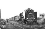62 002 ist im Kölner Betriebsbahnhof mit Rangierarbeiten bei der Zusammenstellung des Lr 1527 beschäftigt.  (19.10.1930) <i>Foto: DLA Darmstadt (Bellingrodt)</i>